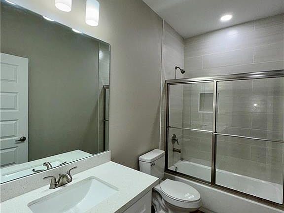 3rd image of 509 Sparrow Rd #1