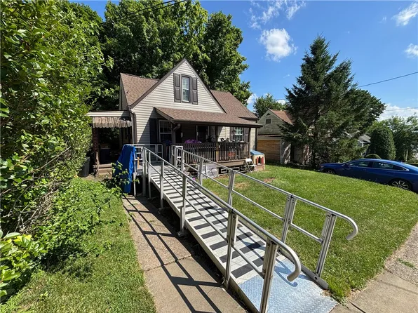 224 Seneca Dr, New Kensington, PA 15068