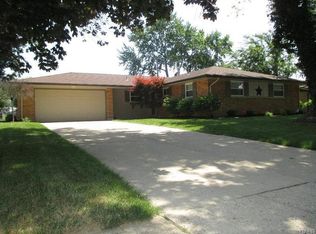 1040 Heathwood Dr, Englewood, OH