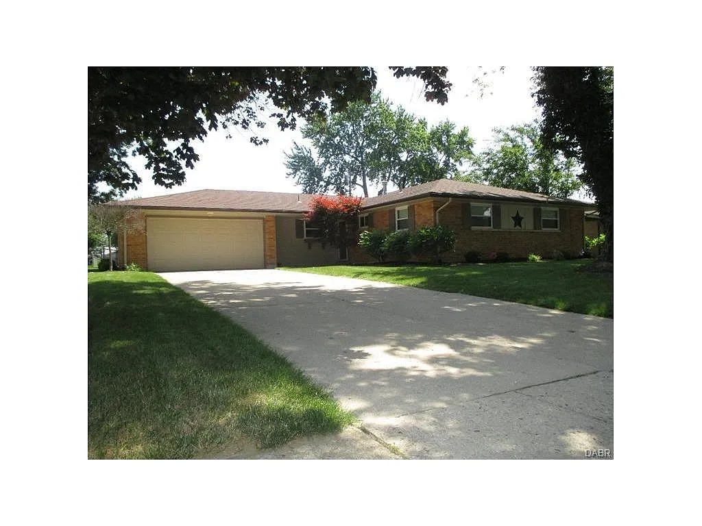 1040 Heathwood Dr photo 1
