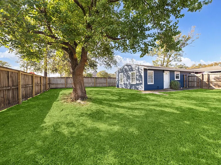 1147 Du Barry Ln #B — Photo 9