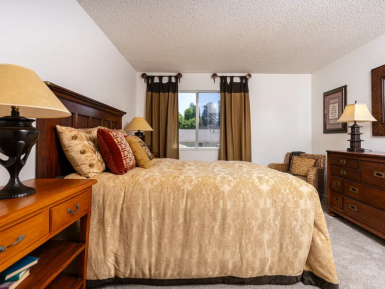 The Seasons Apartments — Photo 9