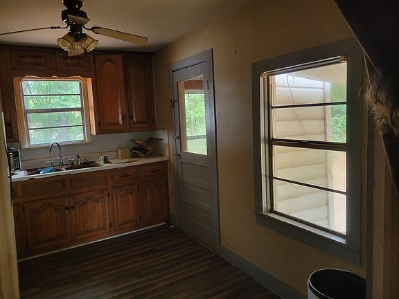 5th image of 318 Gammage St
