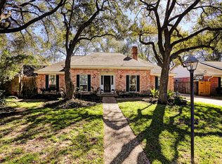 10207 Meadow Lake Ln, Houston, TX 77042