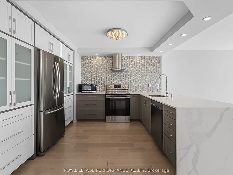2760 Carousel Cres #1606 — Photo 9
