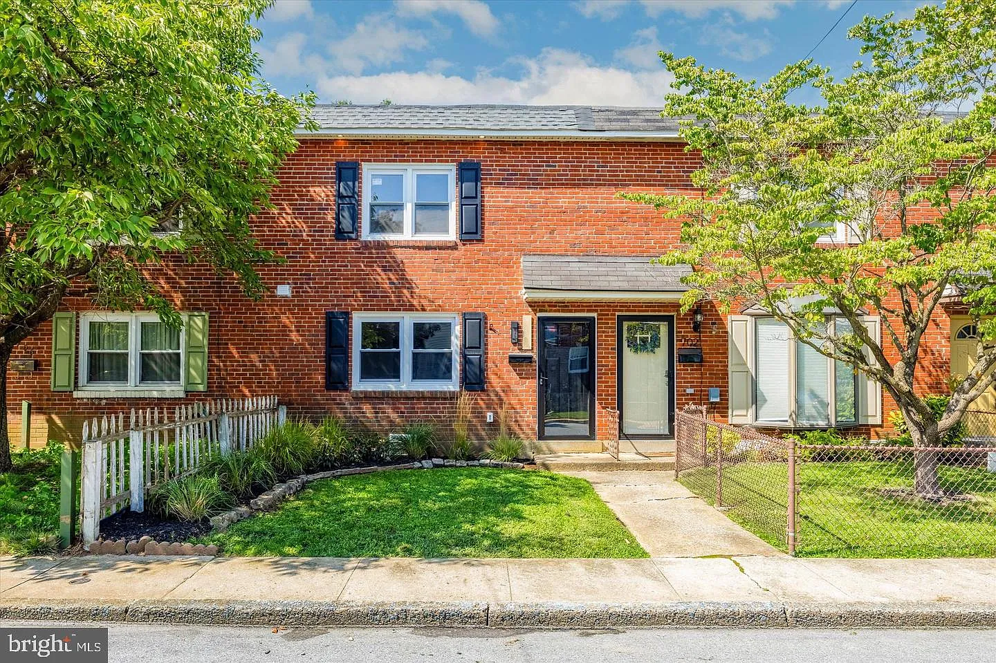 3 bed, 1.5 bath, 1220 sqft, $2,800 — Photo 1