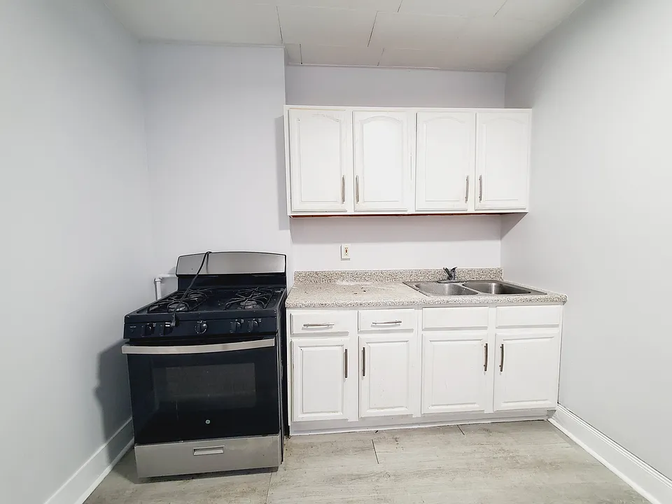 34 Clerk St #1E