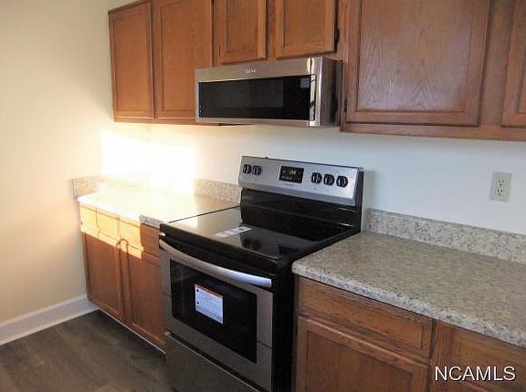 4th image of 105 Clint Warner St