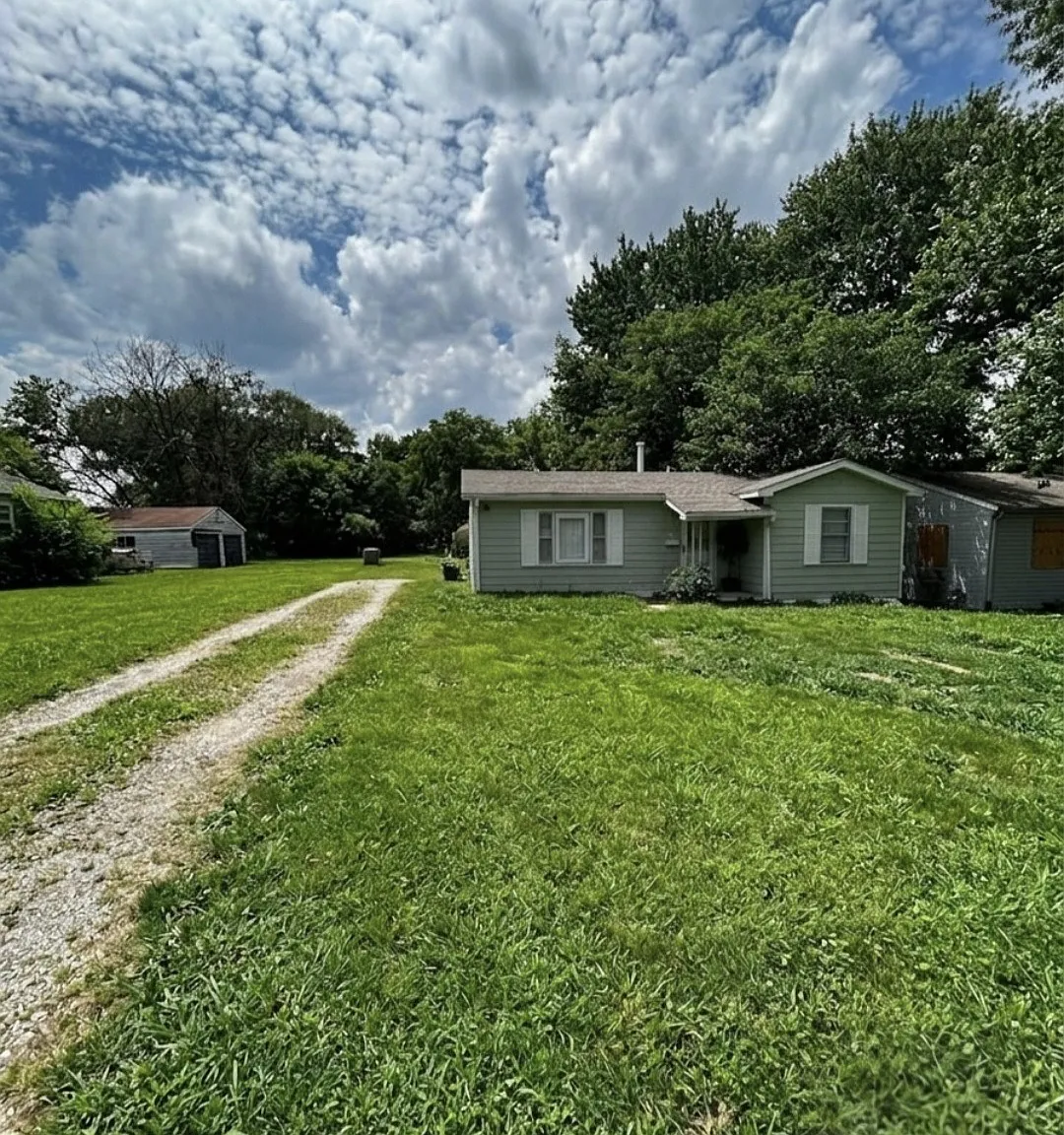 2 bed, 636 sqft, $1,100 — Photo 2