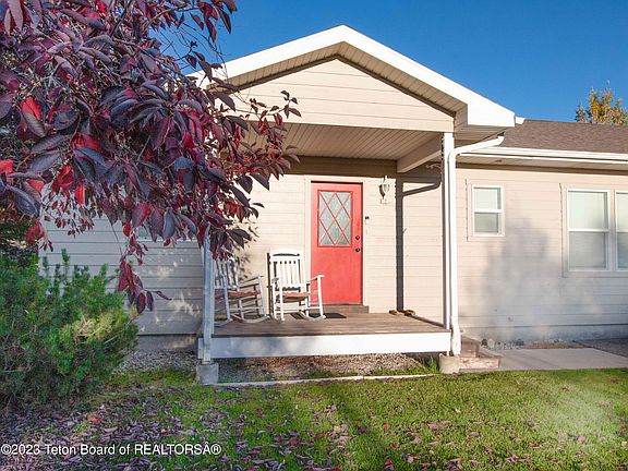 2nd image of 504 Snake River Dr #E2