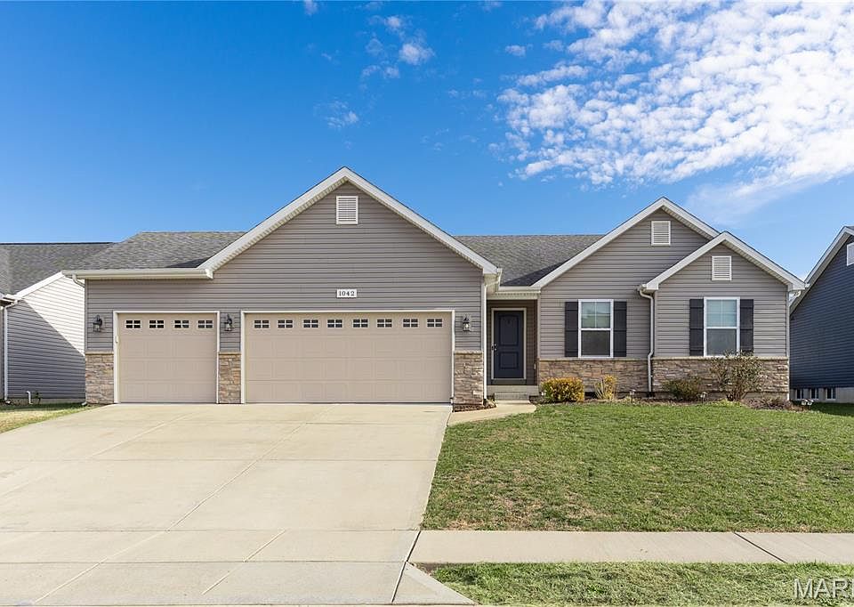 1st image of 1042 Palisades Ln