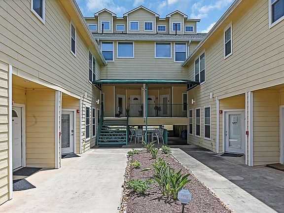 2nd image of 811 Bradford Ave APT 3B