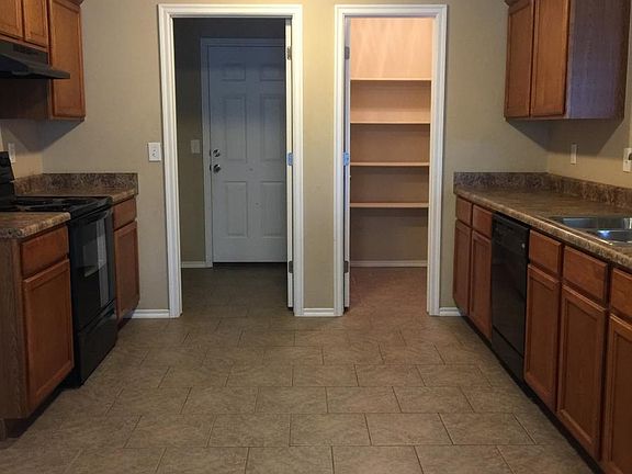 3rd image of 540 E Hillcrest Ln