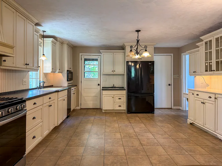 1011 Reading Rd — Photo 7