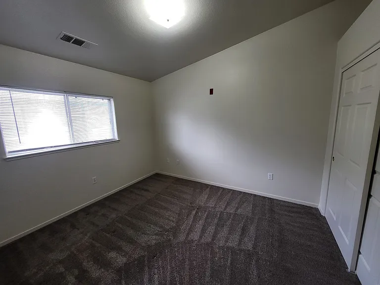 1024 E 5th St — Photo 11