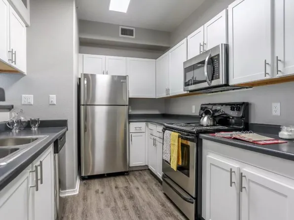 The Promenade at Hunter's Glen