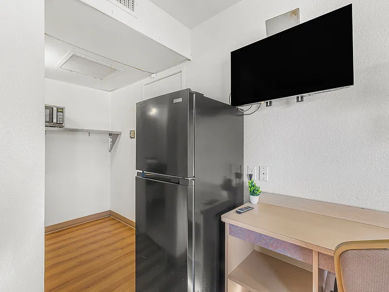 290 W Burnside Ave #120 — Photo 5