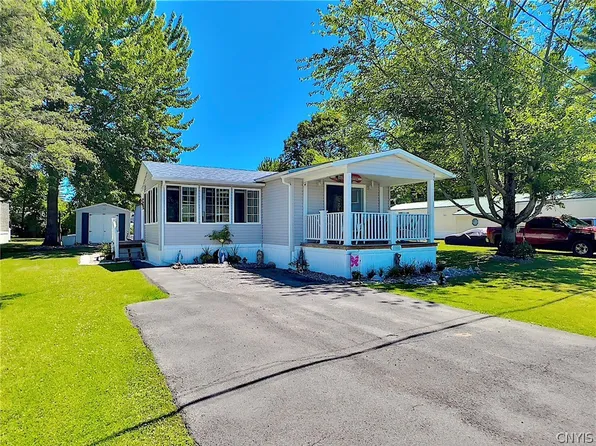 1108 Pioneer Ave, Sylvan Beach, NY 13157