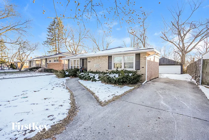 15515 Minerva Ave photo 1