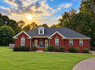 1002 Washington Dr, Cottontown, TN 37048