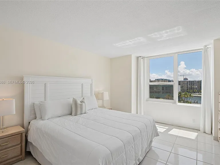 3505 S Ocean Dr #604 — Photo 12