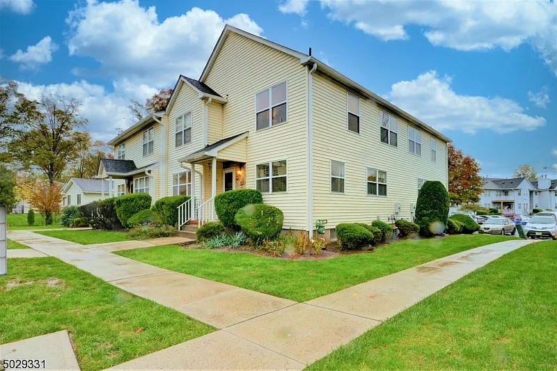334 Ventnor Ct photo 1