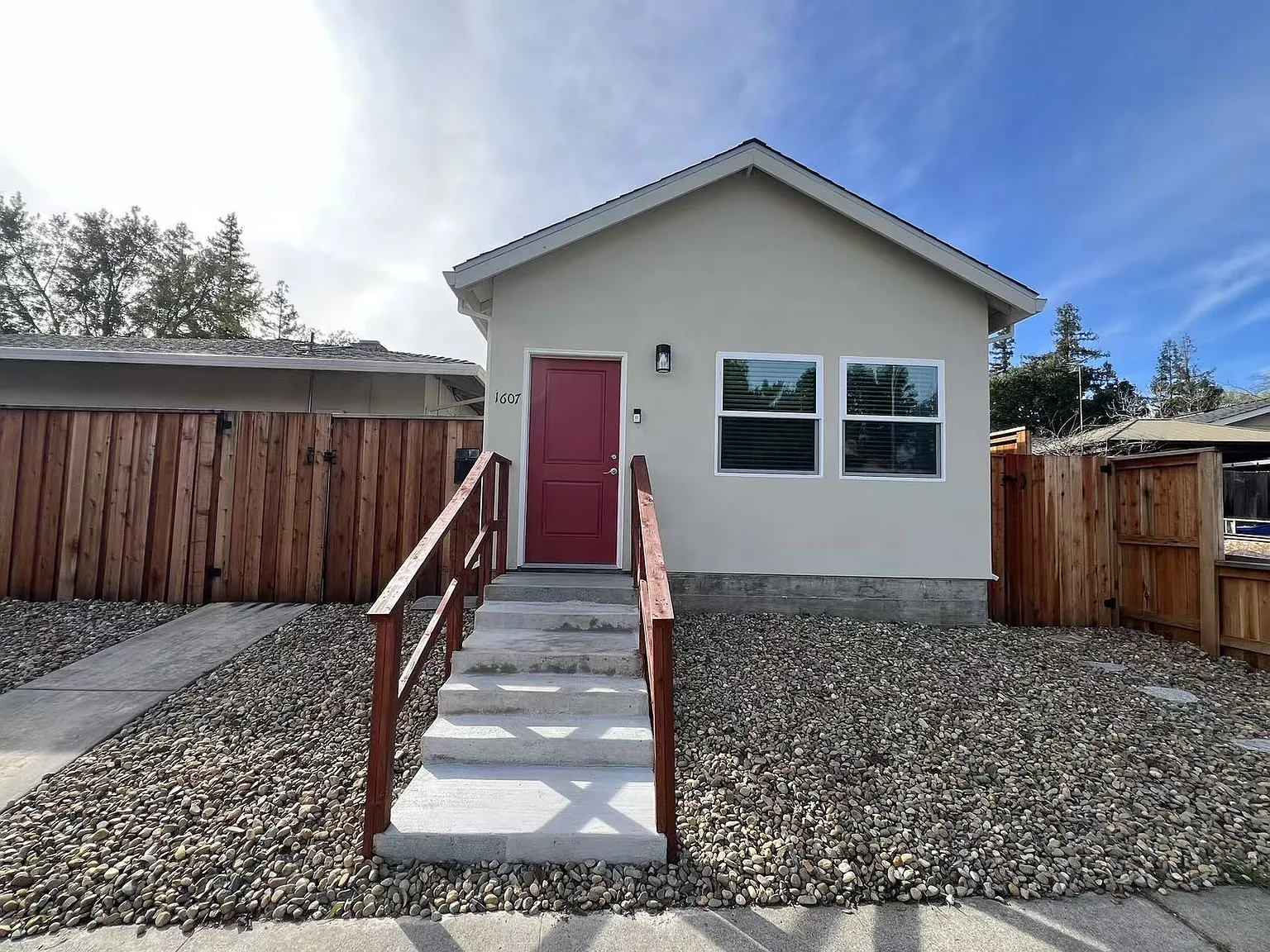 2 bed, 800 sqft, $2,500 — Photo 1