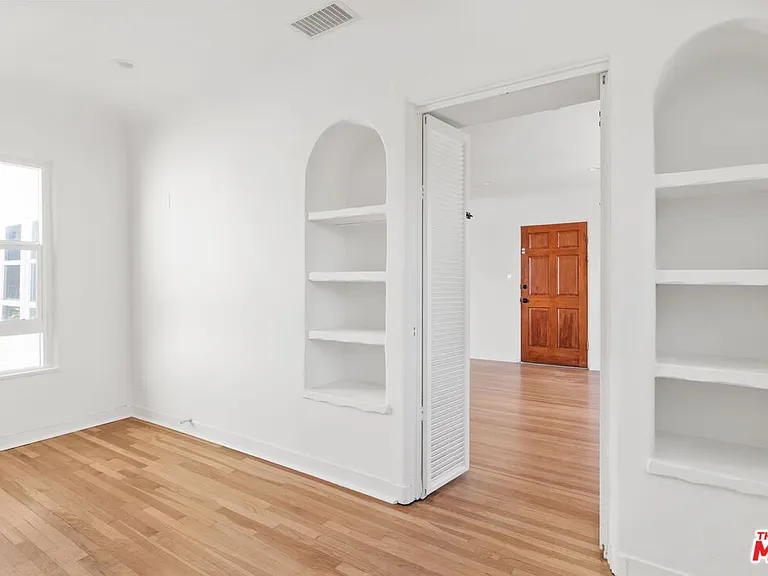 826 S Holt Ave — Photo 8