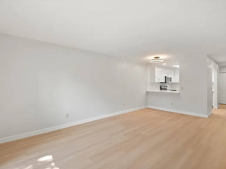1446 Chateau Cmn #104 — Photo 5