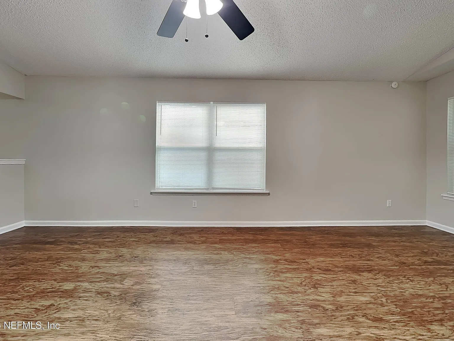 3 bed, 2.0 bath, 1194 sqft, $1,624 — Photo 3