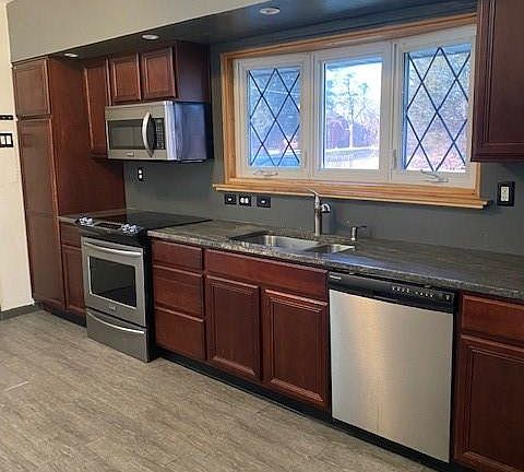 4th image of 1490 Swinger Dr