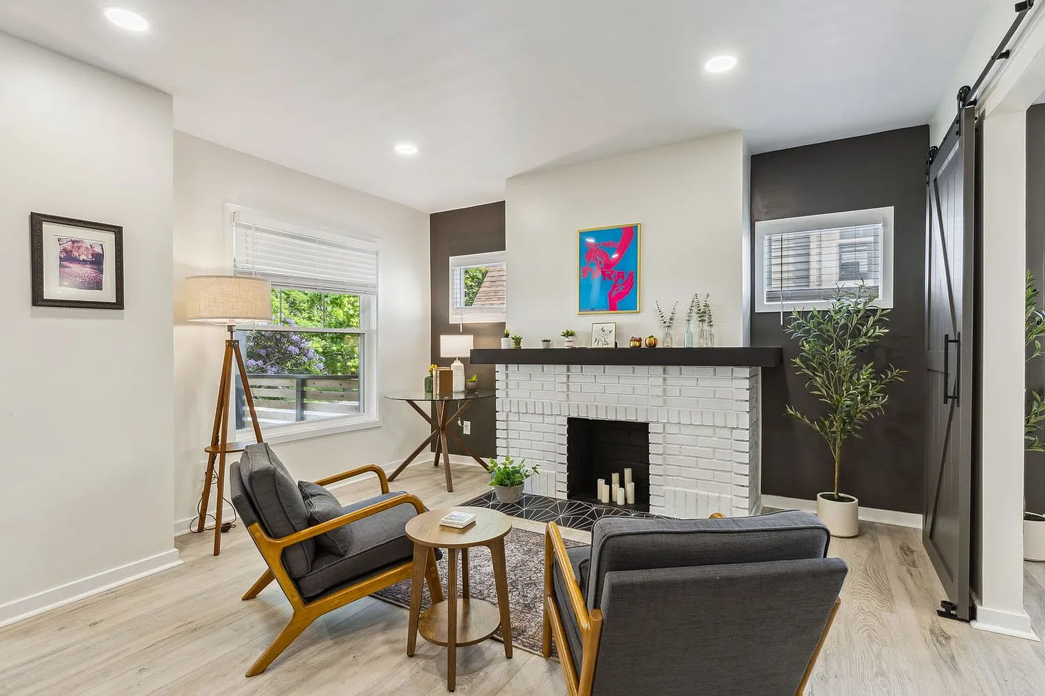 3 bed, 1.0 bath, 2712 sqft, $3,960 — Photo 4