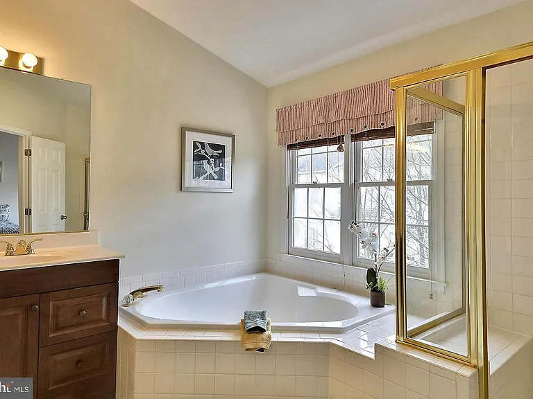 1809 Fawncrest Ct — Photo 10