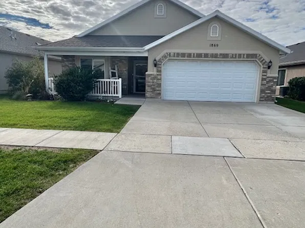 1896 W Park Dr S, Syracuse, UT 84075
