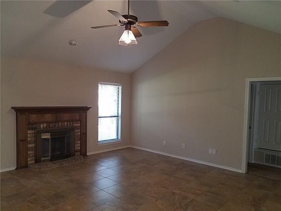 5th image of 1212 Chapel Hill Dr