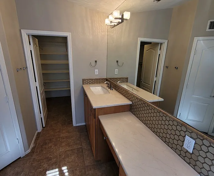 4606 E Meadow Dr — Photo 12