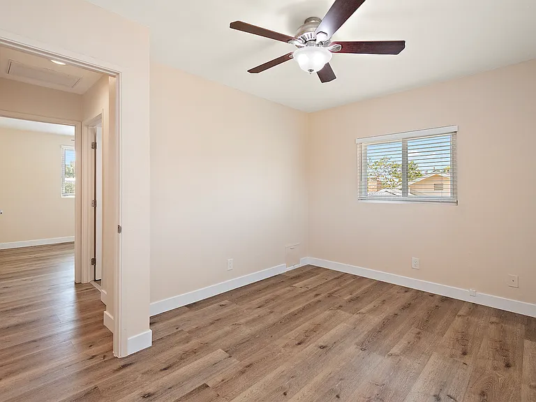 430 N Maria Ave — Photo 14