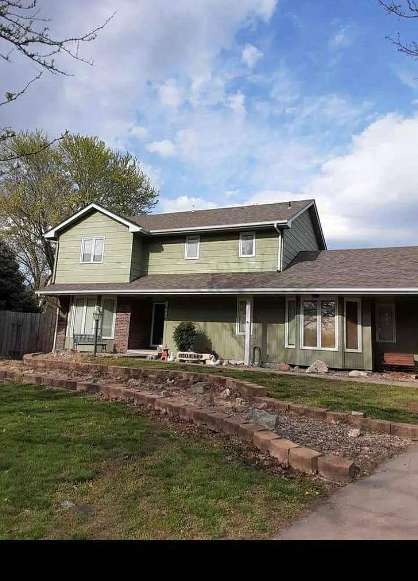 3 bed, 3.5 bath, 2200 sqft, $595 — Photo 2