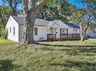 704 SW Clinton St, Oak Grove, MO 64075