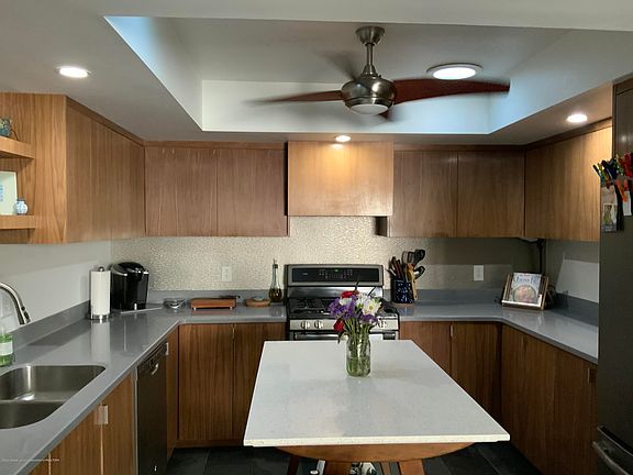 5th image of 218 McGarry Dr