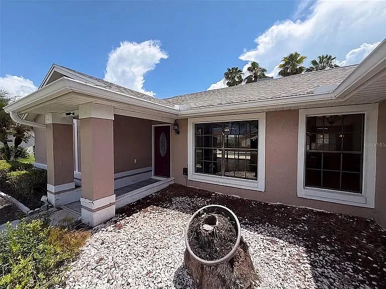 3 bed, 1960 sqft, $3,311 — Photo 3