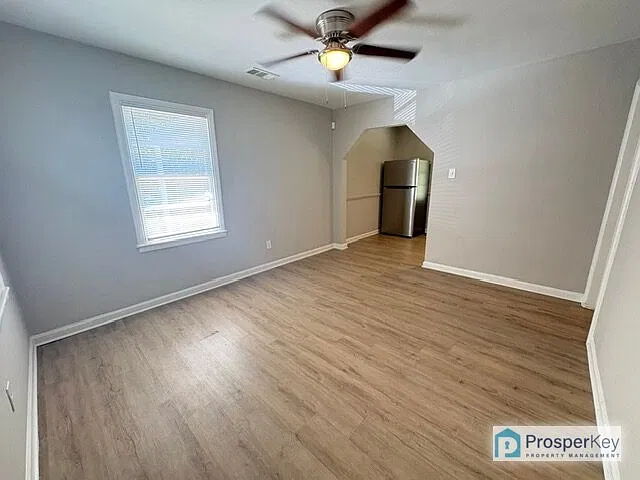 1435 John Smith — Photo 2