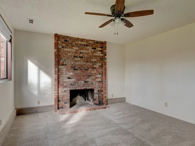 1601 McKinnon Dr — Photo 12