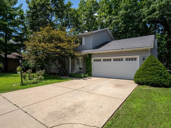 6211 N Teal Wood Cir, Peoria, IL 61615
