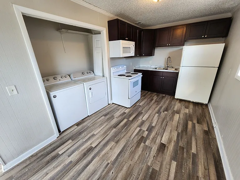 1409 Douglas Ave #A — Photo 7