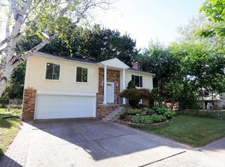 5910 W Raintree Ct, Ypsilanti, MI 48197