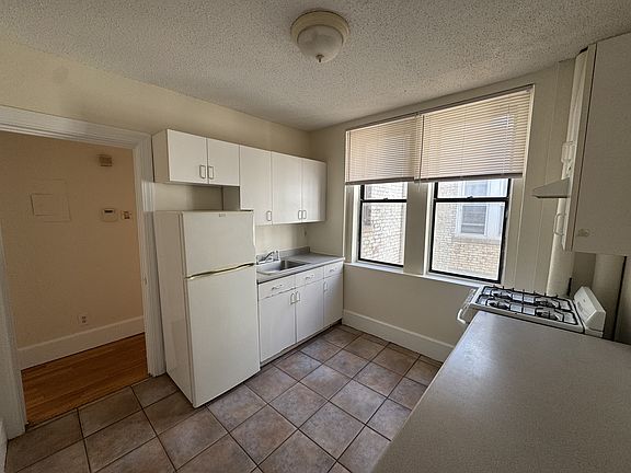 4th image of 11 Barrows St APT 2A