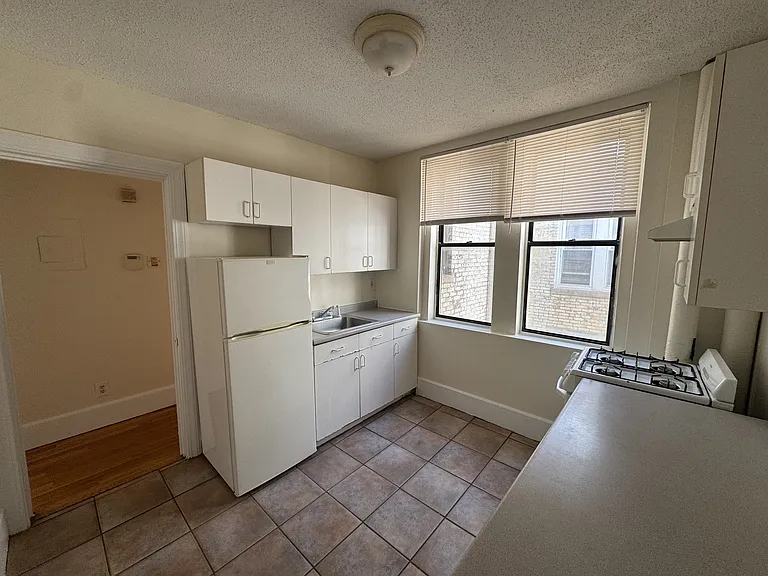 11 Barrows St #2A — Photo 4
