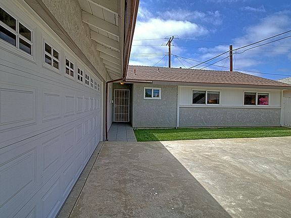 3rd image of 1795 Loma Dr