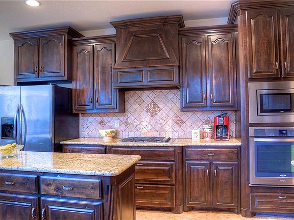 4th image of 4221 Leeds Dr